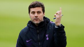 Mercado a ferver: Benfica apresenta três reforços, Pochettino na 'pole' para assumir o Barcelona e Chelsea com reforço de peso