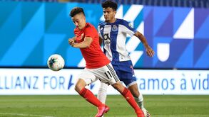 Celta e Eibar na corrida por Cervi