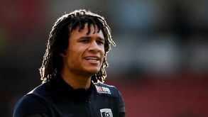 Aké reforça o Manchester City: a análise tática, técnica e física de Hugo Faria, o português do Bournemouth