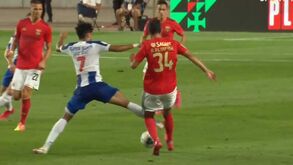 FC Porto reduzido a 10 frente ao Benfica: o lance que valeu a expulsão a Luis Díaz
