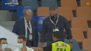 Revolta no FC Porto: Pinto da Costa abandona tribuna após expulsão de Sérgio Conceição