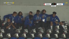 Jogadores do FC Porto improvisam claque de apoio com... Zé Luís