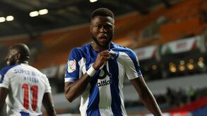 Mbemba: «Sou defesa mas apareceu a oportunidade e marquei»
