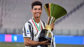 Cristiano Ronaldo levantou 3.ª taça em Itália: português em destaque na festa da Juventus 