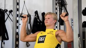 Erling Haaland ganhou músculo nas férias