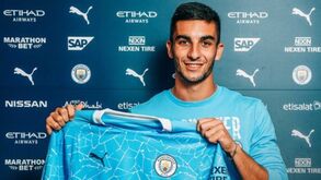 Ferrán Torres assina com o Manchester City por cinco anos