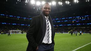 ‘Rei’ de Tottenham tem novo ‘mandato’: Ledley King vai ser adjunto de Mourinho