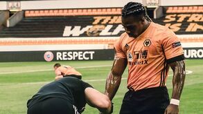 A prova do 'crime': óleo de bebé é mesmo o segredo de Adama Traoré