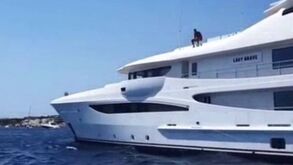 Ibrahimovic deu o mote e Prince-Boateng foi atrás: saltos para a água em barcos de luxo