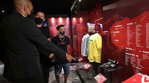 Luisão mostra Museu a Helton Leite e Pedrinho