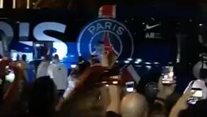 Comitiva do PSG teve esta receção apoteótica na chegada ao hotel