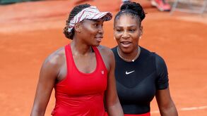 Serena Williams vence irmã Venus no 31.º encontro entre ambas