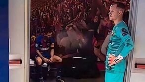 A arrasadora imagem de Messi que é o retrato da noite de pesadelo do Barcelona