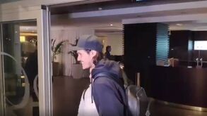 As imagens de Edinson Cavani à saída de Montevideu rumo à Europa