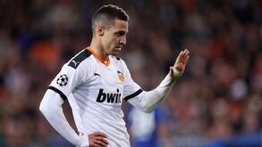 Valencia não tem dinheiro para pagar aos jogadores e propõe cheques pré-datados