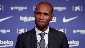 Eis a segunda vítima da época 'fracassada' do Barcelona: Éric Abidal abandona estrutura