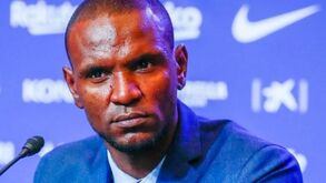 Abidal despede-se dos adeptos do Barcelona: «A situação do clube é complicada»