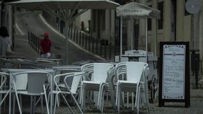 Comércio de Lisboa pode retomar horário de funcionamento mas cafés têm de fechar às 21 horas