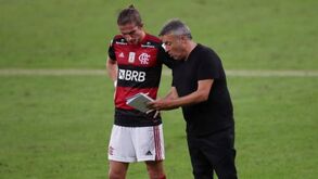 Diego Alves e Filipe Luís ajudam Domènec Torrent a impor-se no Flamengo