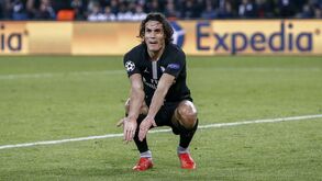 Sem dinheiro para Cavani: os milhões que separaram Benfica e avançado uruguaio