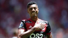 Flamengo deixa Lisboa com Bruno Henrique muito longe do Benfica