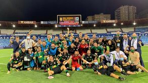 Elche garante subida a La Liga de forma dramática