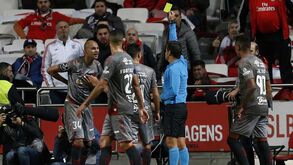 O gesto de Raúl Silva que tirou Samaris do sério e que valeu a expulsão do defesa do Sp. Braga