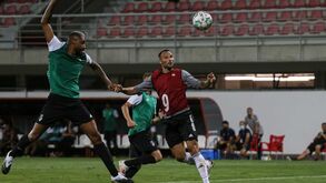 Benfica goleia Farense em jogo-treino com Seferovic e Taarabt em destaque