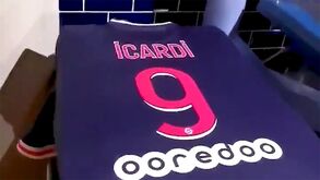 Paris SG dá camisola de Cavani a Icardi