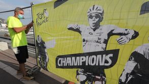 França regista mais de 7.300 novos casos de Covid-19 na véspera de arrancar o Tour