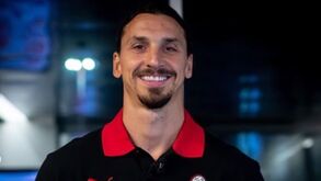 AC Milan oficializa renovação de Ibrahimovic