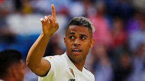 Dossiê avançados complica-se: Benfica ainda sem acordo com Darwin e Mariano