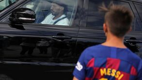 Piqué, Griezmann e até Suárez mas Messi só mesmo na camisola dos adeptos: jogadores de regresso a Camp Nou