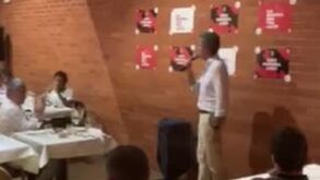 Noronha Lopes canta hino do Benfica em jantar da candidatura em Aveiro
