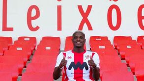 Jefferson Encada oficializado como reforço do Leixões