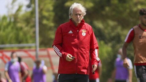 Jorge Jesus aposta no 4x4x2 e faz teste no treino: veja os jogadores utilizados