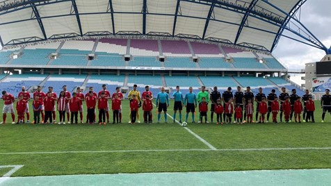 Benfica e outros três clubes portugueses têm jogadores diagnosticados com  Covid-19, futebol português