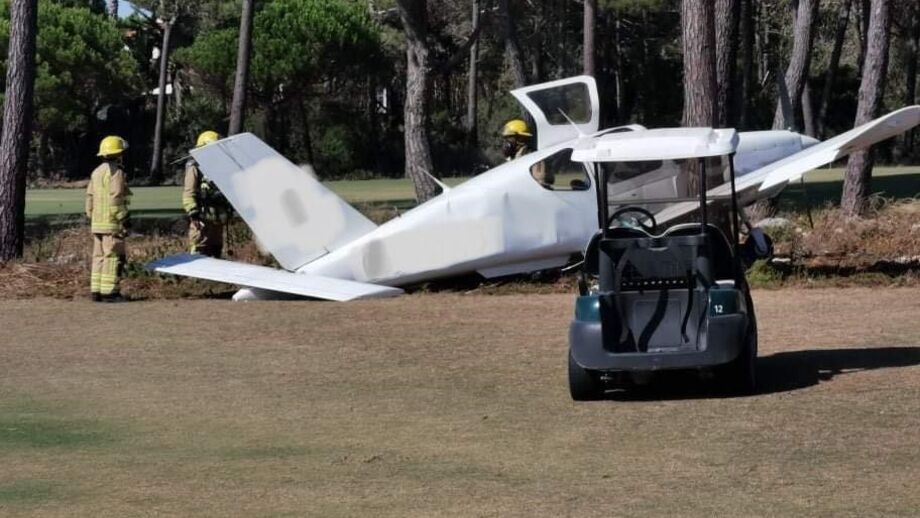 Avioneta aterra de emergência em campo em Cascais