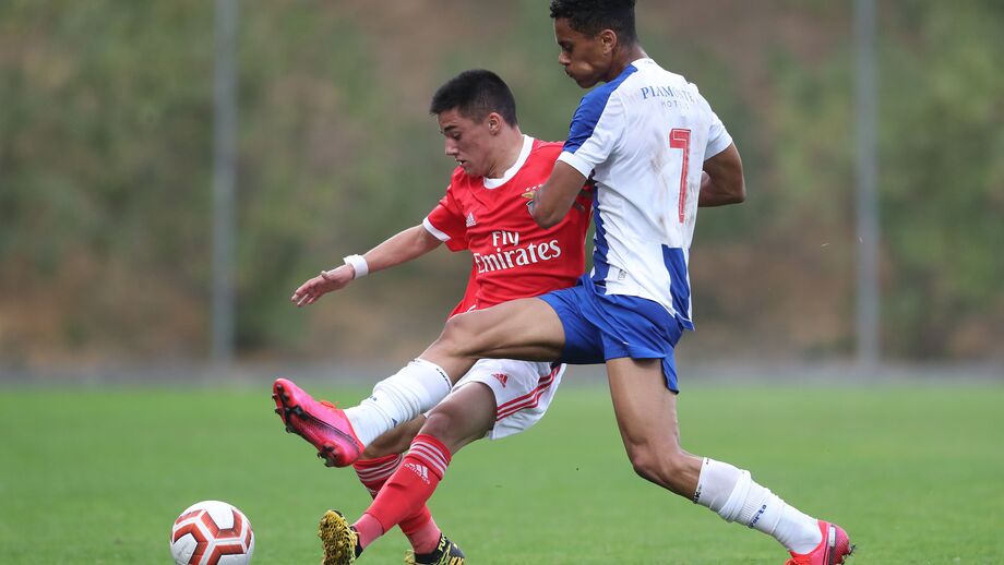 ESPERA. Miúdos ainda têm de aguardar para jogar