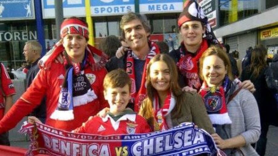 Noronha Lopes com a mulher e os filhos antes da final da Liga Europa de 2013 em Amesterdão