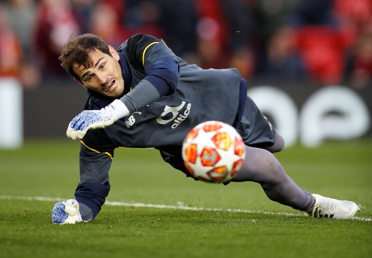 Casillas na baliza, claro está...
