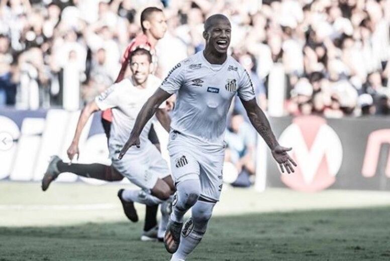 9 - Carlos Sánchez (Santos)
