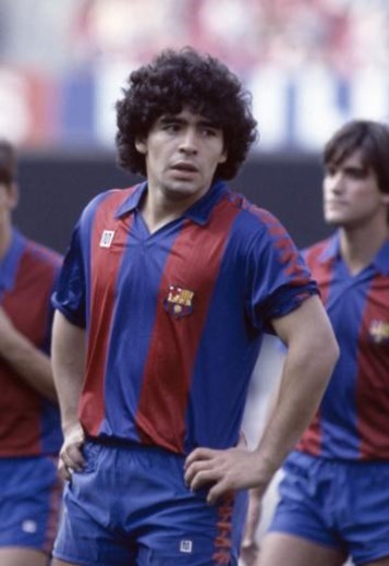 Maradona - El Pibe fichó por el Barça en el verano de 1982 pero se marchó dos años después, tras varios episodios convulsos con la dirección de Josep Lluís Núñez.