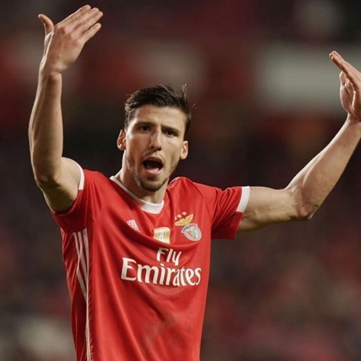 UI, UI! RÚBEN DIAS NÃO ESTÁ ISENTO DE CRÍTICAS, APÓS EMPATE DO MANCHESTER  CITY; ANTIGA ESTRELA DO FUTEBOL INGLÊS 'APONTA A MIRA' AO EX BENFICA