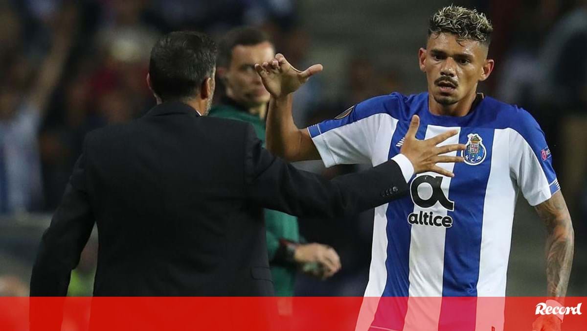 FC Porto punido com interdição do Dragão por um jogo e multas de 8.670  euros - FC Porto - Jornal Record