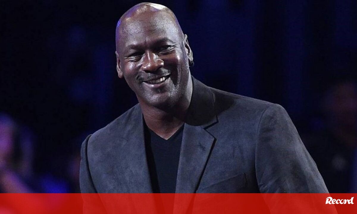“Michael Jordan Surpreende e Assina com a NBC: Colaborador Especial da NBA em Projeto Épico!” #ÚltimasNotícias #Portugal “Michael Jordan Surpreende e Assina com a NBC: Colaborador Especial da NBA em Projeto Épico!” #ÚltimasNotícias #Portugal