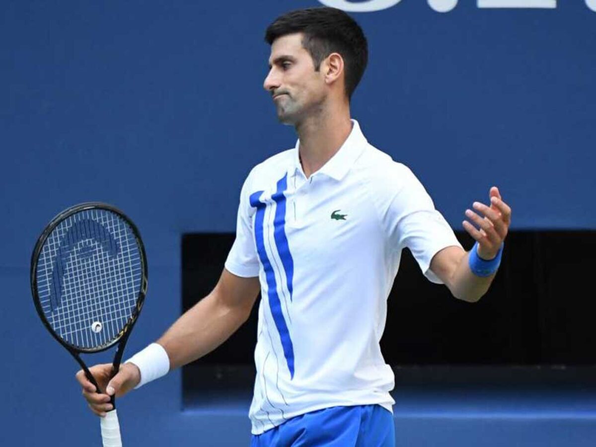 Djokovic acerta bolada em juíza e é desclassificado do US Open