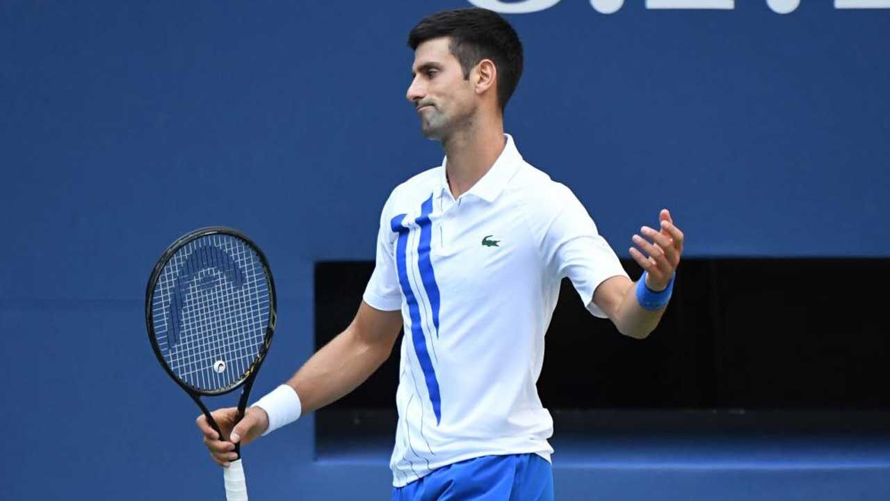 Djokovic vai à semi do US Open e está a 2 jogos de recorde