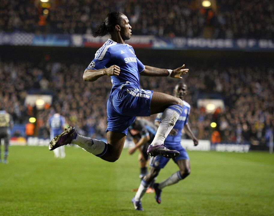 Drogba - “Quem?”, perguntou Roman Abramovich, dono do Chelsea, a José Mourinho em 2004. “Drogba. Pague e não fale”, respondeu o treinador. O avançado marcou 160 golos pelo Chelsea, grande parte deles com o treinador português, mas a história podia ter sido outra. Drogba revelou que queria regressar ao Marselha e que só ficou por causa de Mourinho. 