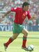 7. Luís Figo (Extremo-direito) - O dono da assistência que valeu o primeiro golo de Cristiano Ronaldo pela Seleção Nacional. Foi a partir de um cano vindo da esquero do ataque português que surgiu o único golo luso na partida diante da Grécia, na abertura do Euro'2004. Sporting, Barcelona, Real Madrid e Inter foram os clubes que viram um dos maiores jogadores portugueses de sempre envergar as suas camisolas. Pendurou as chuteiras em 2009, depois de quatro anos ao serviço dos nerazzurri.